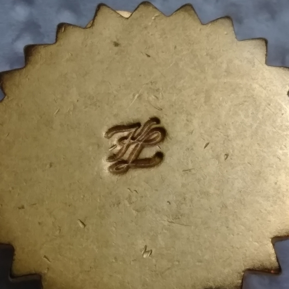 Beautiful Karl Lagerfeld clip on earrings w/Logo - Picture 3 of 4